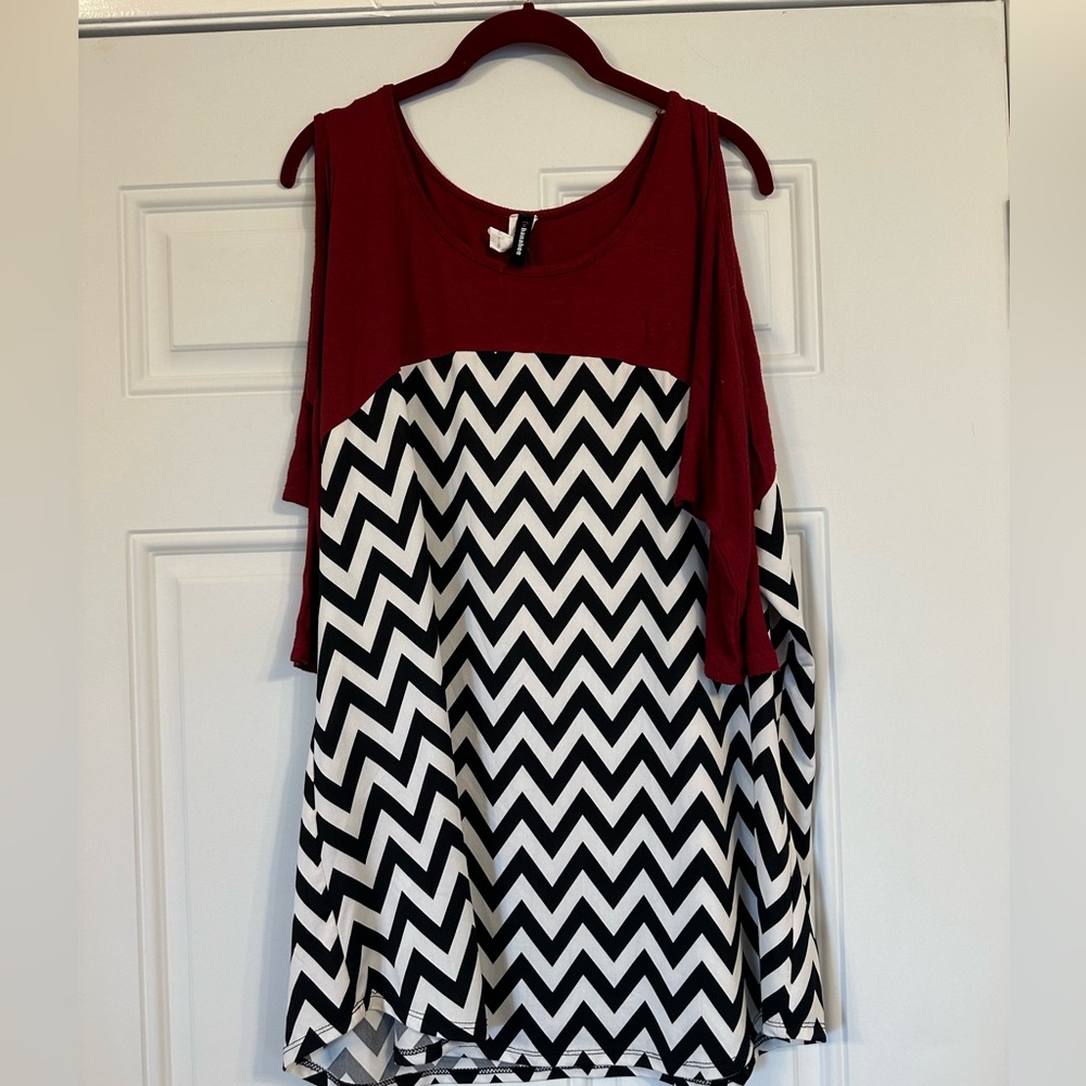 Banabee 2X cold shoulder top with black and white herringbone pattern